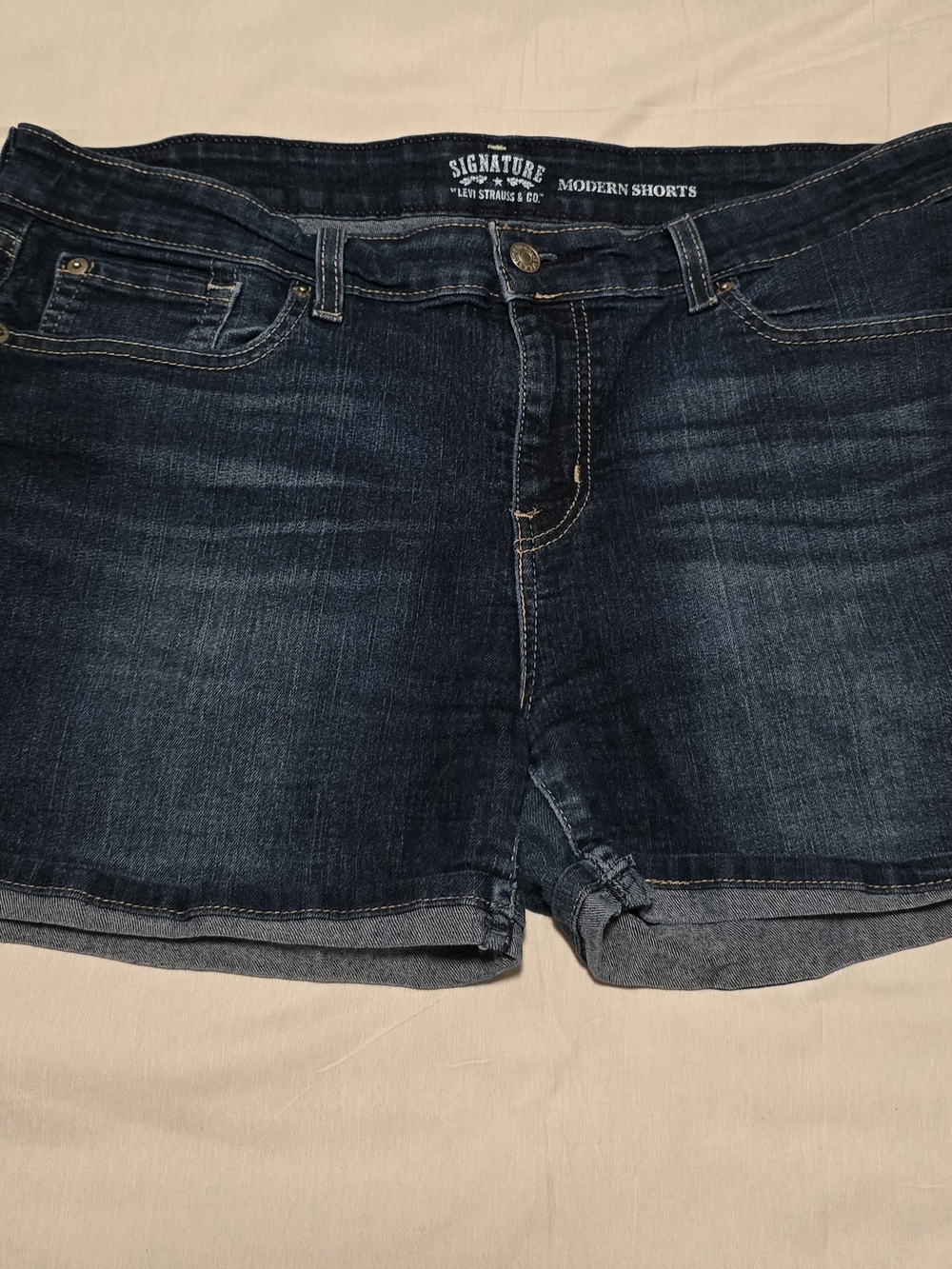Signature by Levi Strauss Medium Wash Shorts Cuff Hem Modern Denim Women's 16 EC